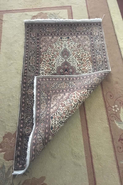 Berat Halı Yıkana